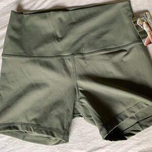 Belle and Bell The Crush Bloom Shorts 3.5"